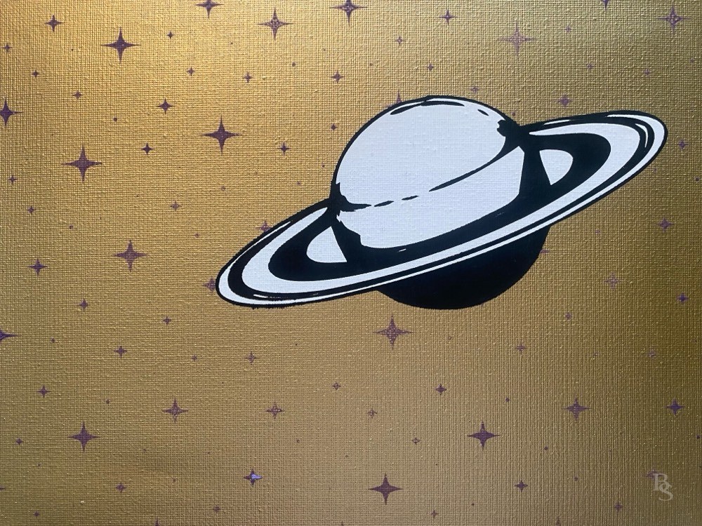 Siebdruck auf Leinwand: Saturn in Schwarz-Weiß auf goldenem Grund mit violetten Sternen